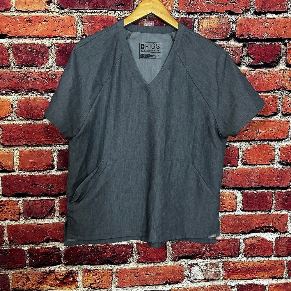 Figs scrub top with pockets